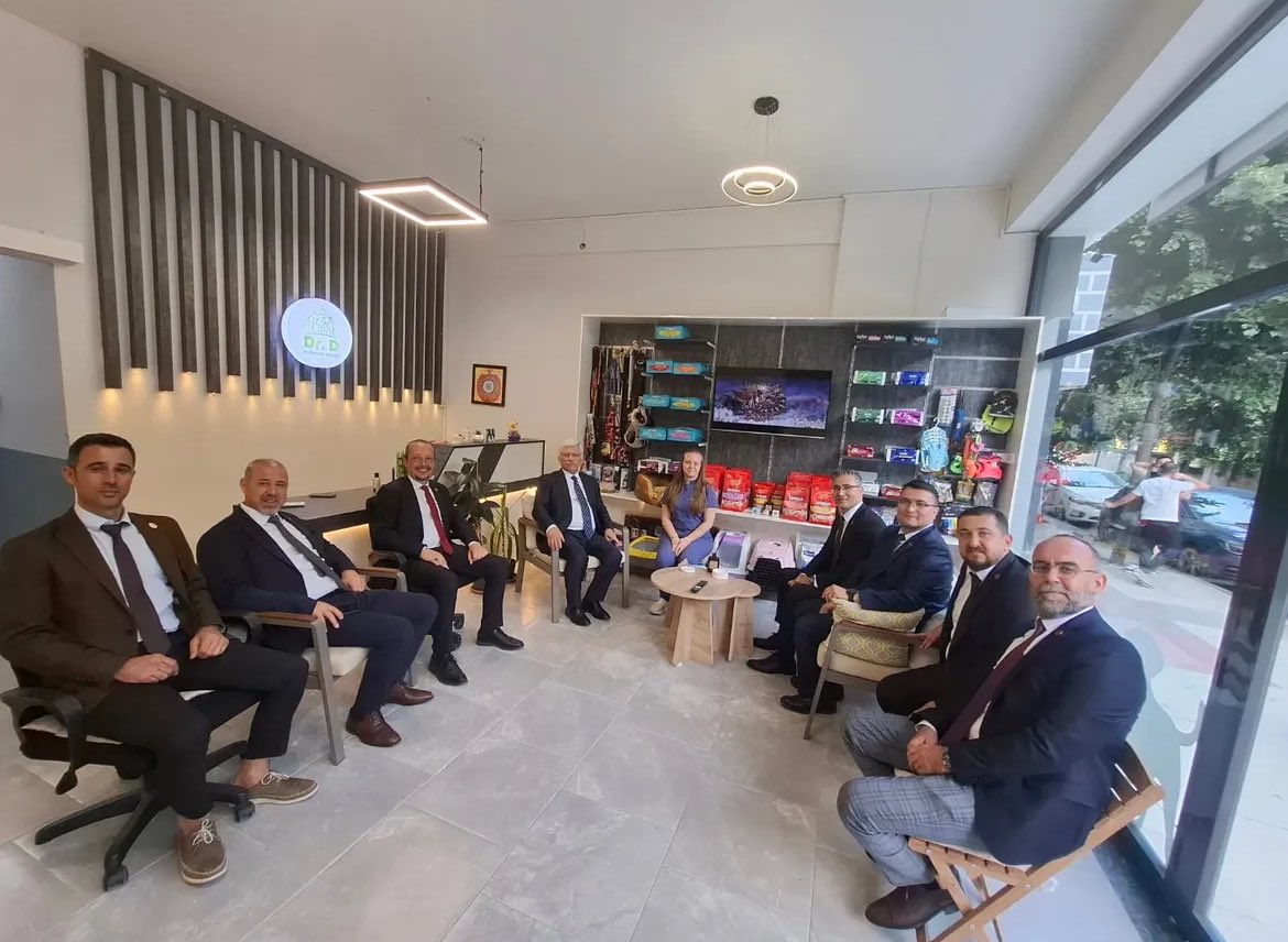 Türk Veteriner Hekimleri Birliği Merkez Konseyi Başkanı Ali EROĞLU, TVHB Yönetim Kurulu Üyeleri Odamızı ziyarette bulundular. Yoğun programlarımız arasında fırsat bulabildiğimiz bazı klinisyen meslektaşlarımız ile bir araya gelerek kliniklerini gezme fırsatı bulduk.