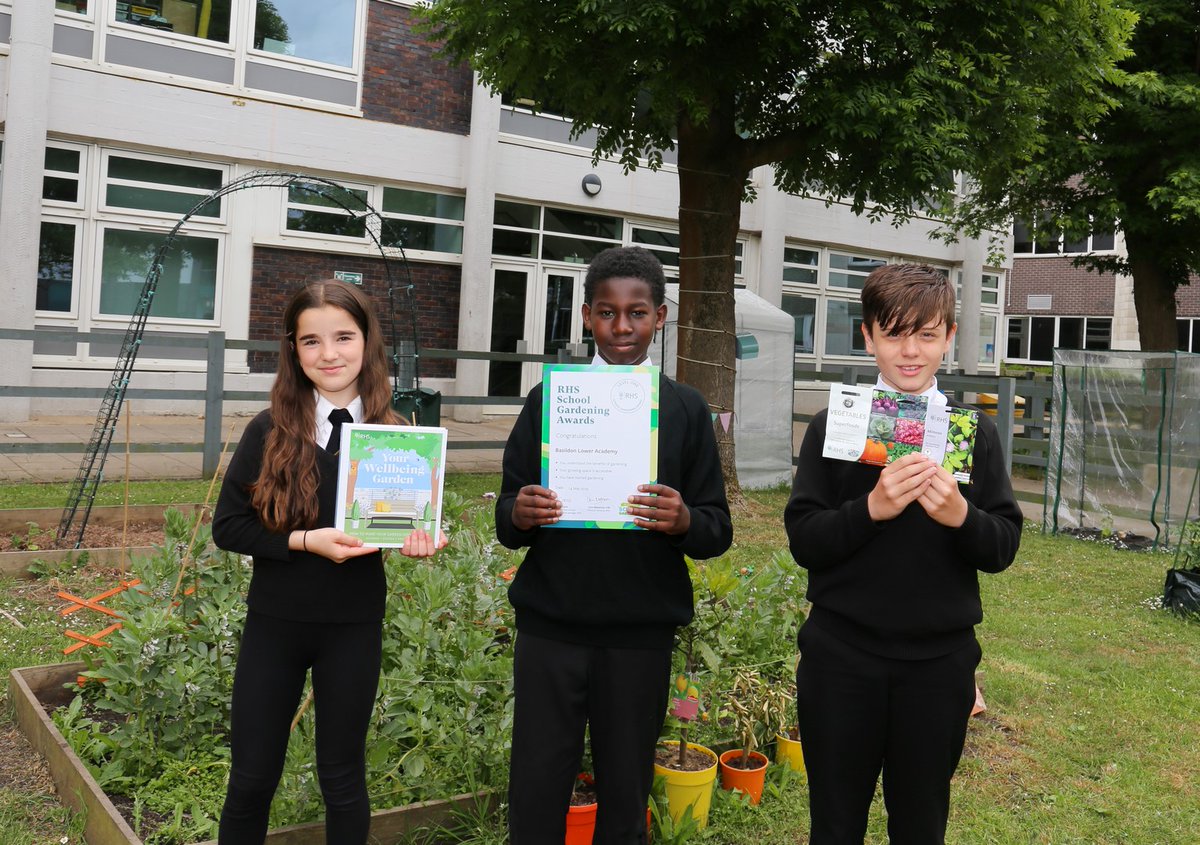 🌿🏆 We’re thrilled to announce that our students have earned the <a href="/The_RHS/">The RHS</a>  School Gardening Award Level 1! 🎉🌱
basildonloweracademy.org.uk/rhs-school-gar…
