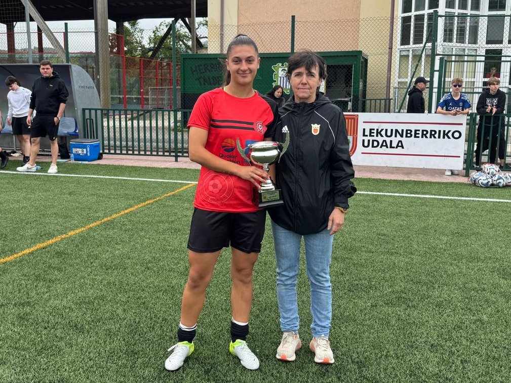 fedfutnavarra's tweet photo. 🏆 @Valle_Aranguren, campeona de la #Copa #Navarra #SéniorFem tras vencer a @MulierFCN B por 0⃣-2⃣.

👏 ¡Enhorabuena a ambas por la final que nos regalasteis en el Plazaola de #Lekunberri! https://t.co/D7SR3UhEuz