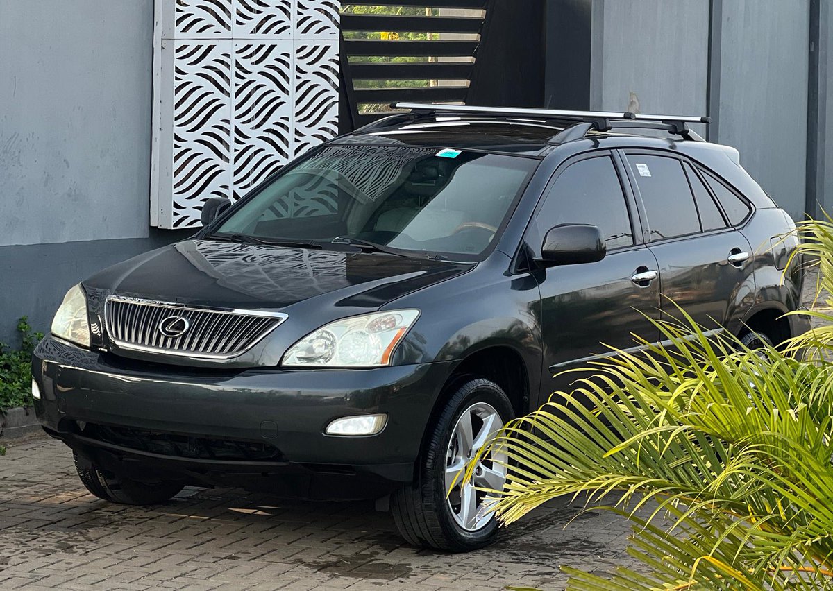 Autorush2's tweet photo. 🚘: PREMIUM FOREIGN USED LEXUS RX330
💰: 13,000,000 NAIRA ($8.1k) ONLY!!

TOTAL ACCIDENT FREE &amp; FIRST BODY
CATALYST &amp; O2 SENSORS INTACT
FITTED ROOF CARRIERS 

TO BOOK AN INSPECTION;
CALL: 07041468482 https://t.co/jeab46PwDv