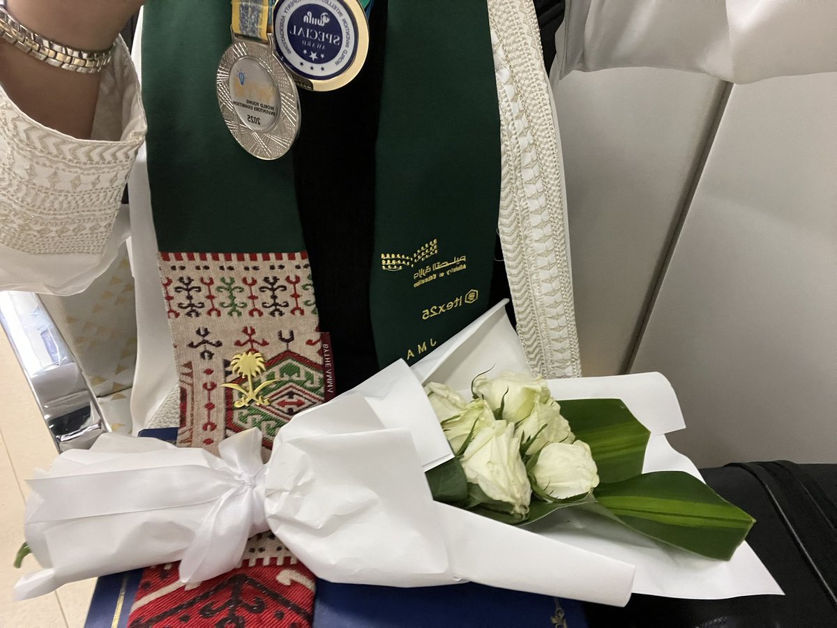 lwci87's tweet image. الحمدلله رجعنا لأرض الوطن 🇸🇦🤍
رجعنا محمّلين بتجربة عظيمة، وميداليات تعبنا لأجلها شهور وجوائز خاصة مقدمة من دول لبحوثنا!!
ما في شعور يوازي لحظة تمثيلك لبلدك قدام العالم فخورة جدا🤍🤍🥈

#ايتكس2025 #itex25 #ITEX25
