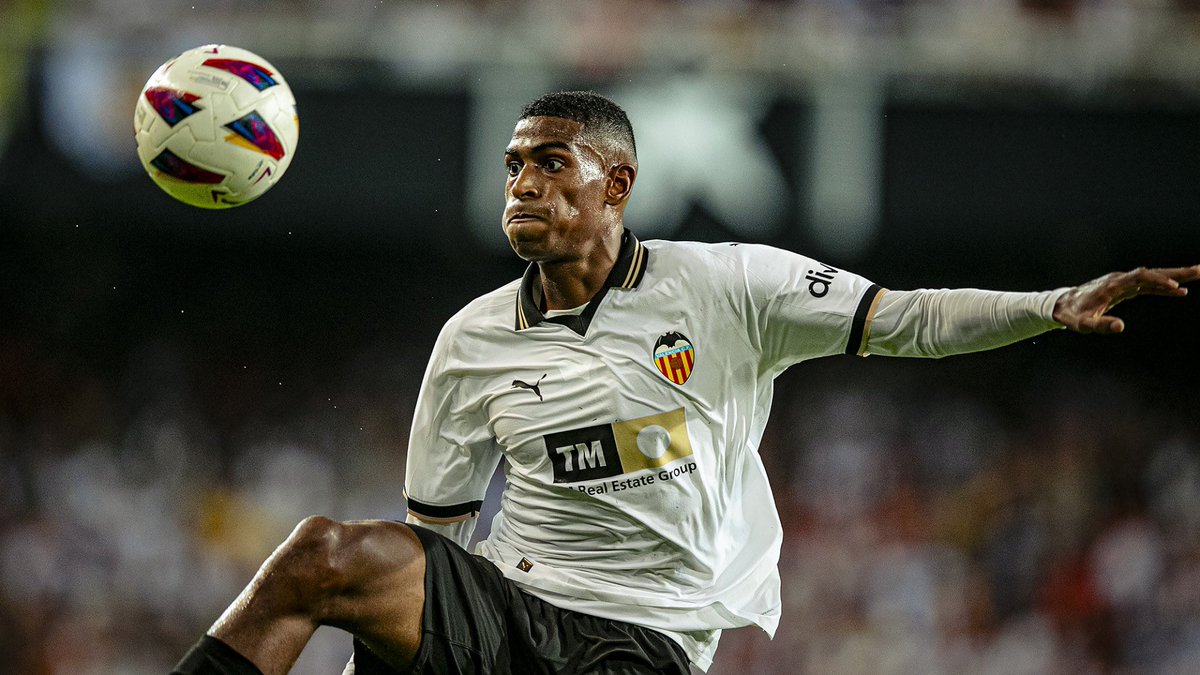 INFO <a href="/lagrada914/">La Grada</a>  | MOSQUERA 

• La intención del club y jugador es que todo quede resuelto antes de que comience el Europeo Sub 21. 

• El Leipzig es el que más aprieta por él. El jugador prioriza ese interés formal por delante de otros (Villarreal o Inter). 

<a href="/Radioesport914/">RadioEsport Valencia</a>
