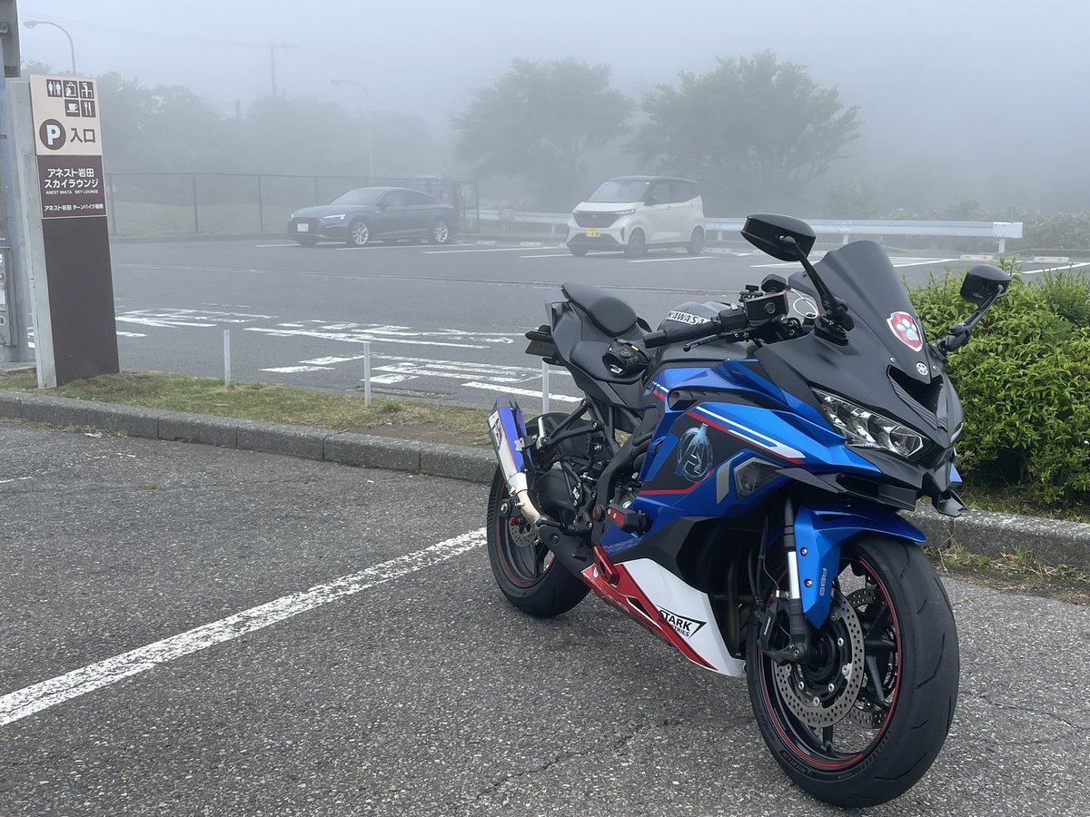 wanphyr's tweet photo. 箱根、霧だらけ…
久しぶりのツーリングなのに…
濃霧、NO霧!
#zx4r
#zx4rr
#zx25r
#ノークラッシュノーポリス
#椿ライン
#PROJECTD https://t.co/thyMGTHazc