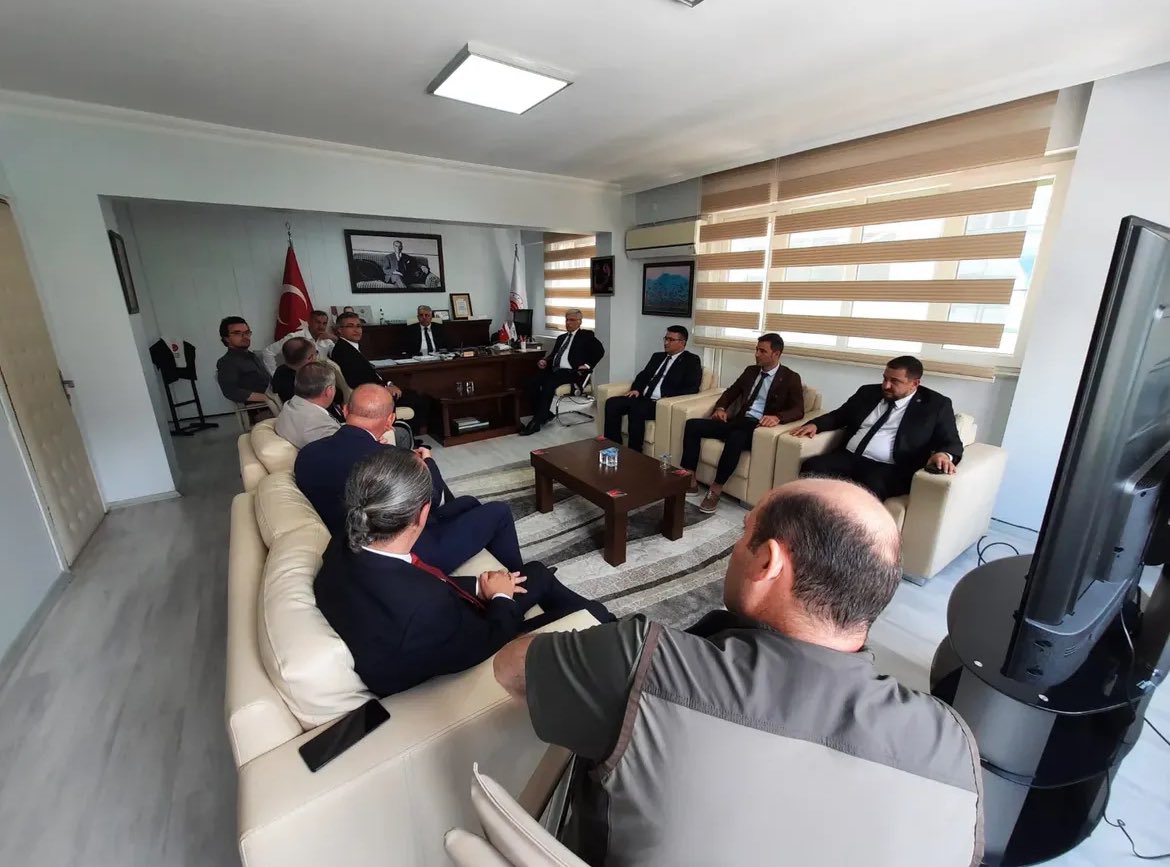 Türk Veteriner Hekimleri Birliği Merkez Konseyi Başkanı Ali EROĞLU,TVHB Yönetim Kurulu Üyeleri ve Manisa Veteriner Hekimleri Odası Yönetim Kurulumuz ile birlikte Manisa Doğa Koruma Milli Parklar4.Bölge Müdürü Sayın Kerim GENCOĞLU'nu makamında ziyaret ederek istişarelerde bulunduk