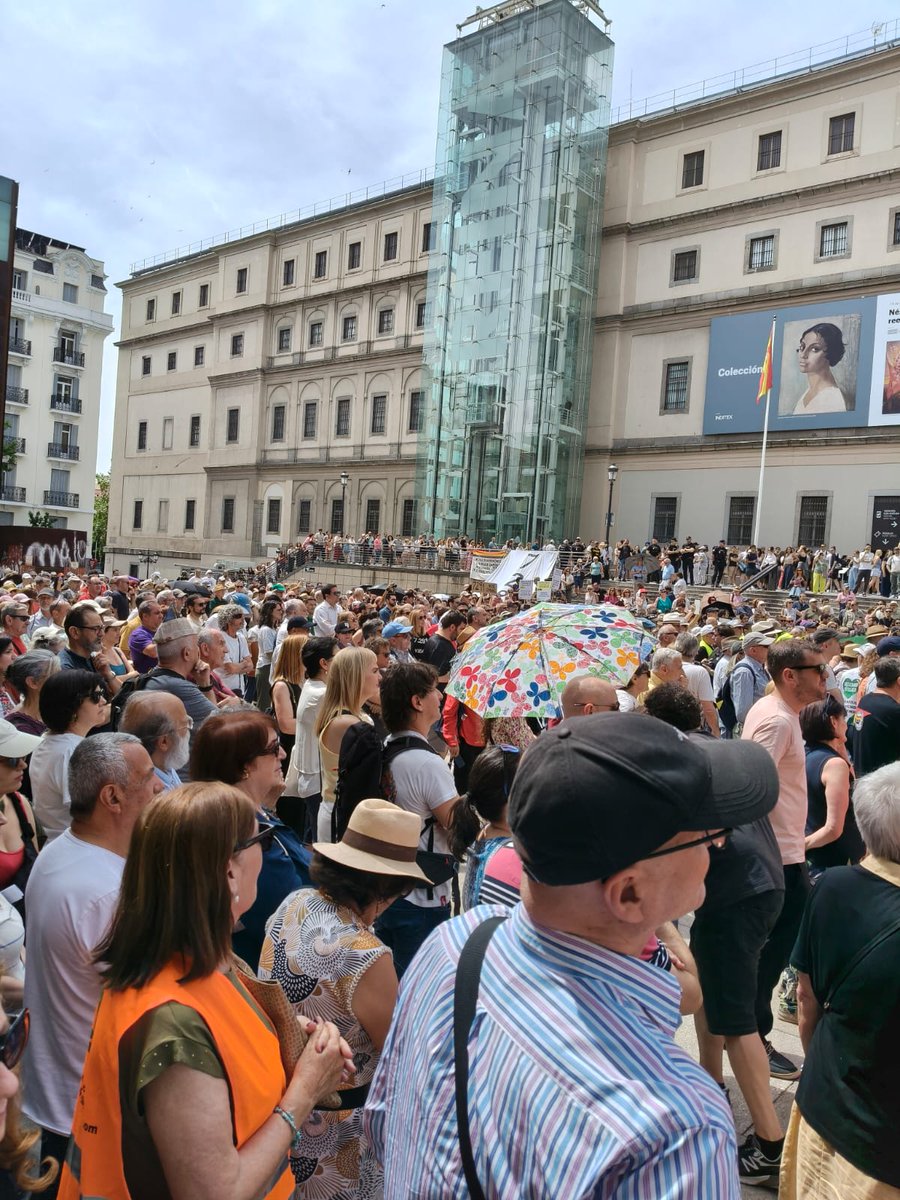 📢Ayer estuvimos en las calles, participando del homenaje y la exigencia de justicia para las 7.291 personas fallecidas en las residencias sin recibir asistencia médica, gracias a los protocolos de la vergüenza.

‼️Ellas y sus familias merecen verdad, justicia y reparación.