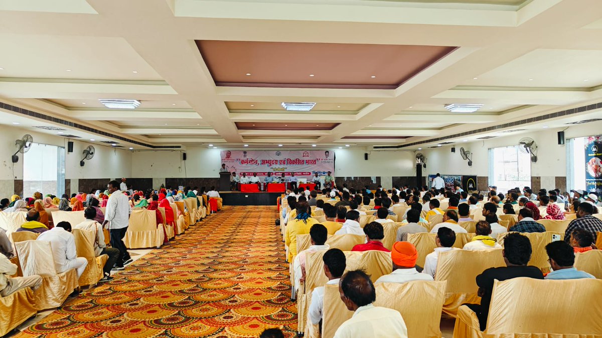 प्रमुख सचिव,समाज कल्याण श्री एल वेंकटेश्वर लू महोदय ने कर्मयोग, अभ्युदय एवं विकसित भारत की संकल्पना को पूर्ण करने वाले तथ्यों पर अपने विचार व्यक्त किए। जिलाधिकारी जालौन ने  जनपद में चल रही अभ्युदय योजना की रूप रेखा के बारे में भी अवगत कराया। <a href="/asim_arun/">Asim Arun</a> @DM_Jalaun <a href="/UPSamajKalyan/">UP Samaj Kalyan Vibhag</a>