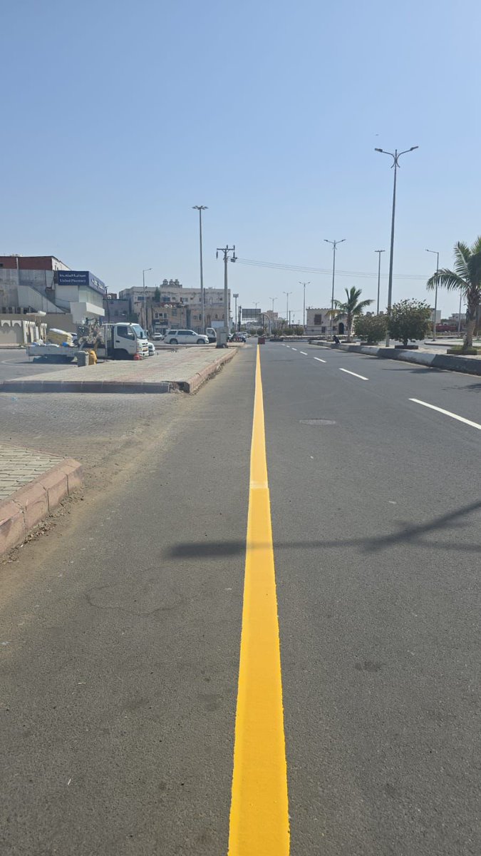 بدأت بلدية محافظة القنفذة أعمال صيانة الدهانات المرورية لعدد من الشوارع، وذلك ضمن خطتها الشاملة لصيانة وتحسين ورفع مستوى جودة الطرق في المحافظة، وذلك بإشراف ومتابعة رئيس بلدية محافظةالقنفذة : أ.فايز الشهري .