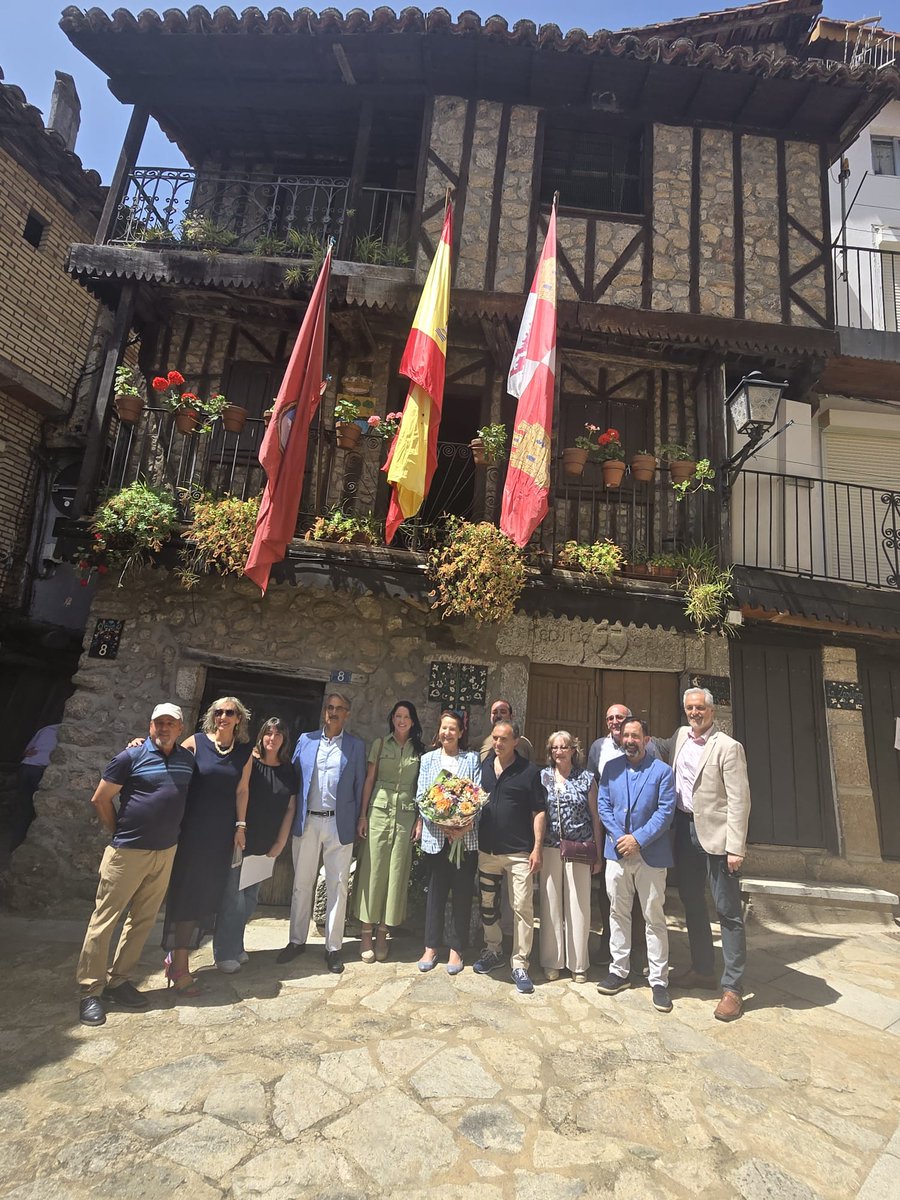 Avanza_libre's tweet photo. 🙋🏻‍♂️Este fin de semana nuestro presidente en Castilla y León y procurador en Cortes @javier_teira y nuestro secretario y regidor en Salamanca @Alejandro_sota_ recibieron a @MazalyAguilar , junto a cargos electos de la provincia. ¡Pregonera de lujo de la Feria de la Cereza! 🍒👏 https://t.co/JByrG35yfx