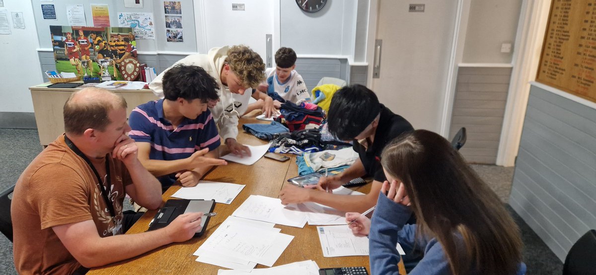 oratoryschool's tweet photo. 5th Form were back to work last night with Mr Aldridge, duty tutor in #StJohn House, as we head into the second half of #TrinityTerm. Good luck everyone! 
#ILoveBoarding #ExUmbris #BeYouBecomeMore https://t.co/ueUdlZepWt