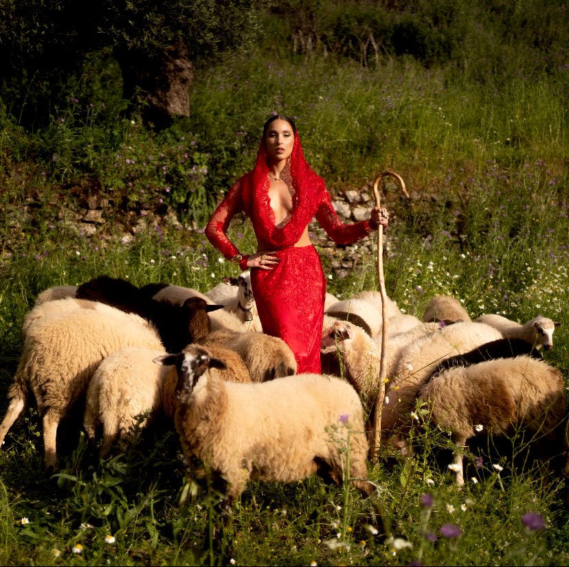 🇬🇷| Önümüzdeki Yılda da Eurovision Şansını Kovalaması Beklenen <a href="/Evangelia_Music/">EVANGELÍA</a>, 15 Şarkılık “Peproméno” İsimli Albümünün 13 Haziran’da Çıkacağını Duyurdu!

• Vále şarkısı da bu albüm içinde yer alıyor.