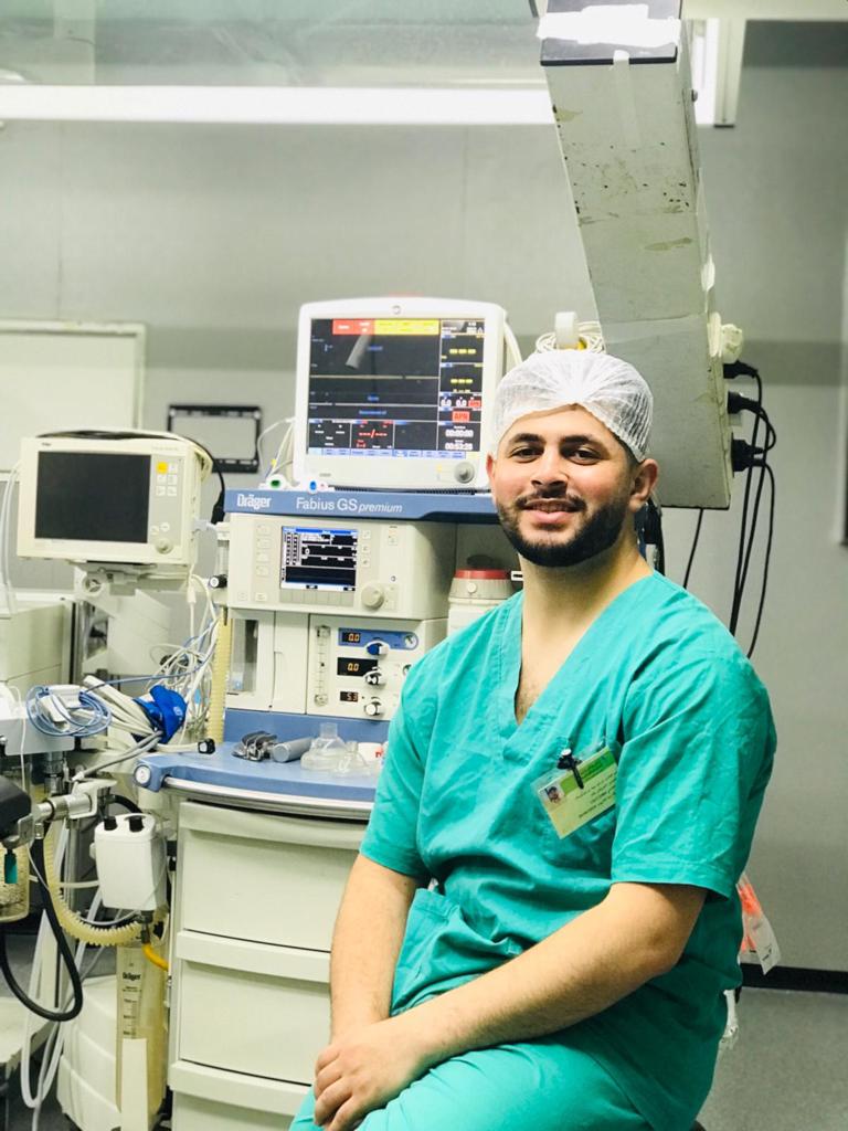 Ibrahim, a nurse under siege, with nothing…
Yet he heals and brings joy to children — with no pay, only heart.
This is life…
✋ A Hand that Heals… a Heart that Uplifts 💔
💔
New account, stay with me