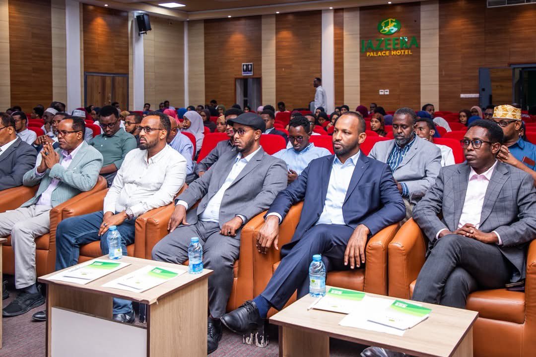 Honored to launch the Public Forum on Transitional Justice in Somalia , organized by <a href="/MojSomalia/">Ministry of Justice and Constitutional Affairs🇸🇴</a>. A vital step toward healing, accountability &amp; lasting peace. Grateful to the experts &amp; speakers who shared their insights. Let’s build a just and united Somalia. 🇸🇴