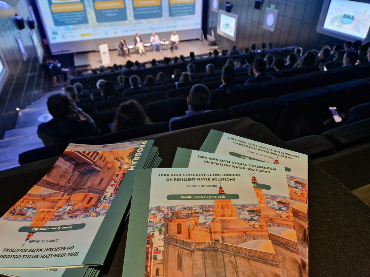 aqualia's tweet photo. 🗣️Más de 300  líderes mundiales y expertos en gestión del #agua se reúnen hoy en #Sevilla. 
¡Comienza el @idra_water! 
A debate, las estrategias innovadoras💡para hacer frente a la escasez de 💦agua y la resiliencia climática.
Por parte de #Aqualia participa Víctor Monsalvo, jefe del área de #Ecoefiencia del dpto. de I+D