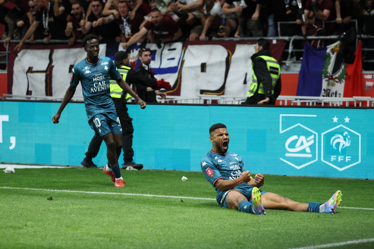 FCMetz's tweet photo. #SDRFCM [ ℙ𝕣𝕠 ]

Quand le capitaine garde le 𝗻𝗮𝘃𝗶𝗿𝗲 𝗮̀ 𝗳𝗹𝗼𝘁 🫡🛥️

💬 Dans quel état étiez-vous à cette 78e minute ? 😱 https://t.co/TO2gJCnRul