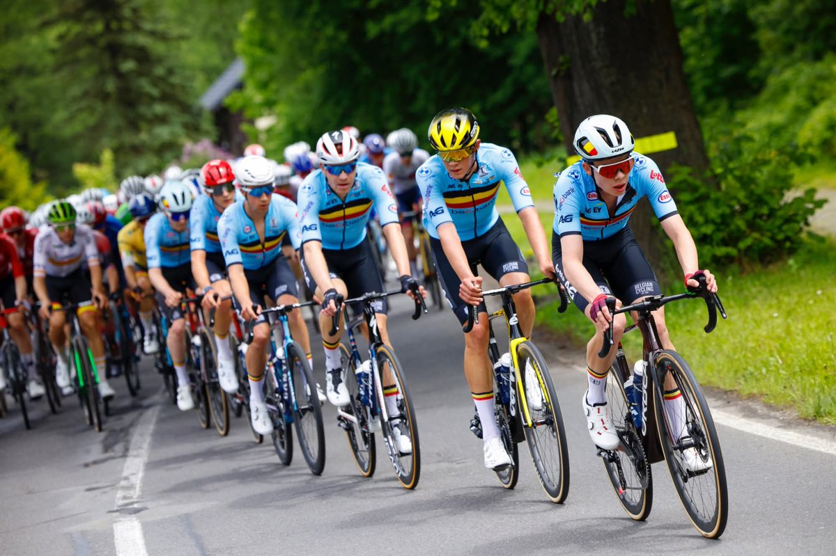 BELCyclingTeam's tweet photo. Our @BELCyclingTeam was crowned as best team at the Nations' Cup Men U23 #CoursedelaPaix! 💐
Thanks to a strong effort in the queen stage Kamiel Eeman &amp; Matisse Van Kerckhove claimed finally 4th &amp; 10th in GC. Jente Michels ended also in top-20 💪🏻

📷 @coursedelapaix

#ZávodMíru https://t.co/9ZtJtlFBz6