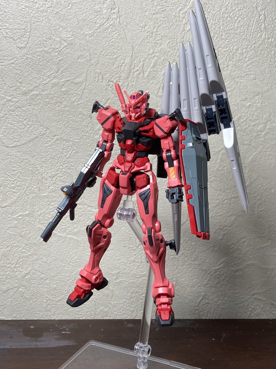 ANINS_AM's tweet image. 赤いガンダムをνガンダムっぽく製作中！
カラーをどんな感じにするか悩み中です。