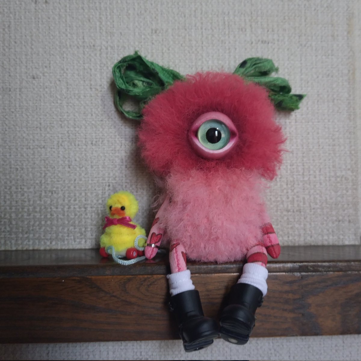 あんまりに可愛くてドールショウでお迎えしました。
この子に何が合うかちまちまと手持ちを合わせたりしてます
これからうちのこになろうね…べらぼうにrisubacoブースと自分の卓を行ったり来たりしたね…
#ひとつめちゃん
#TEDDYBEARSbyJuliaGolub
