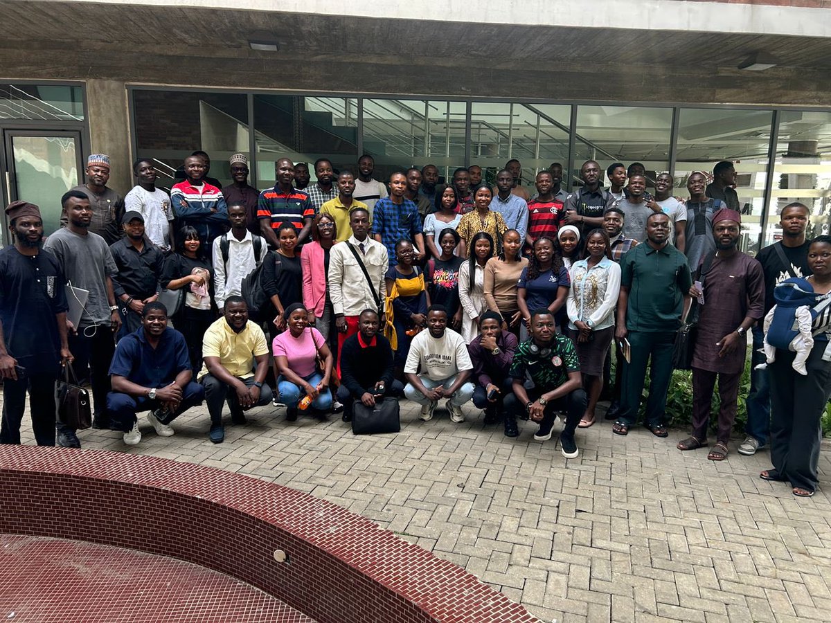 oluseguOA's tweet photo. I had the privilege of speaking at one of the 13 locations across 9 countries where this historic global event happened simultaneously, an event that brings Fabric users together.

@Fabric_UG_Naija https://t.co/1hiFjztcu0