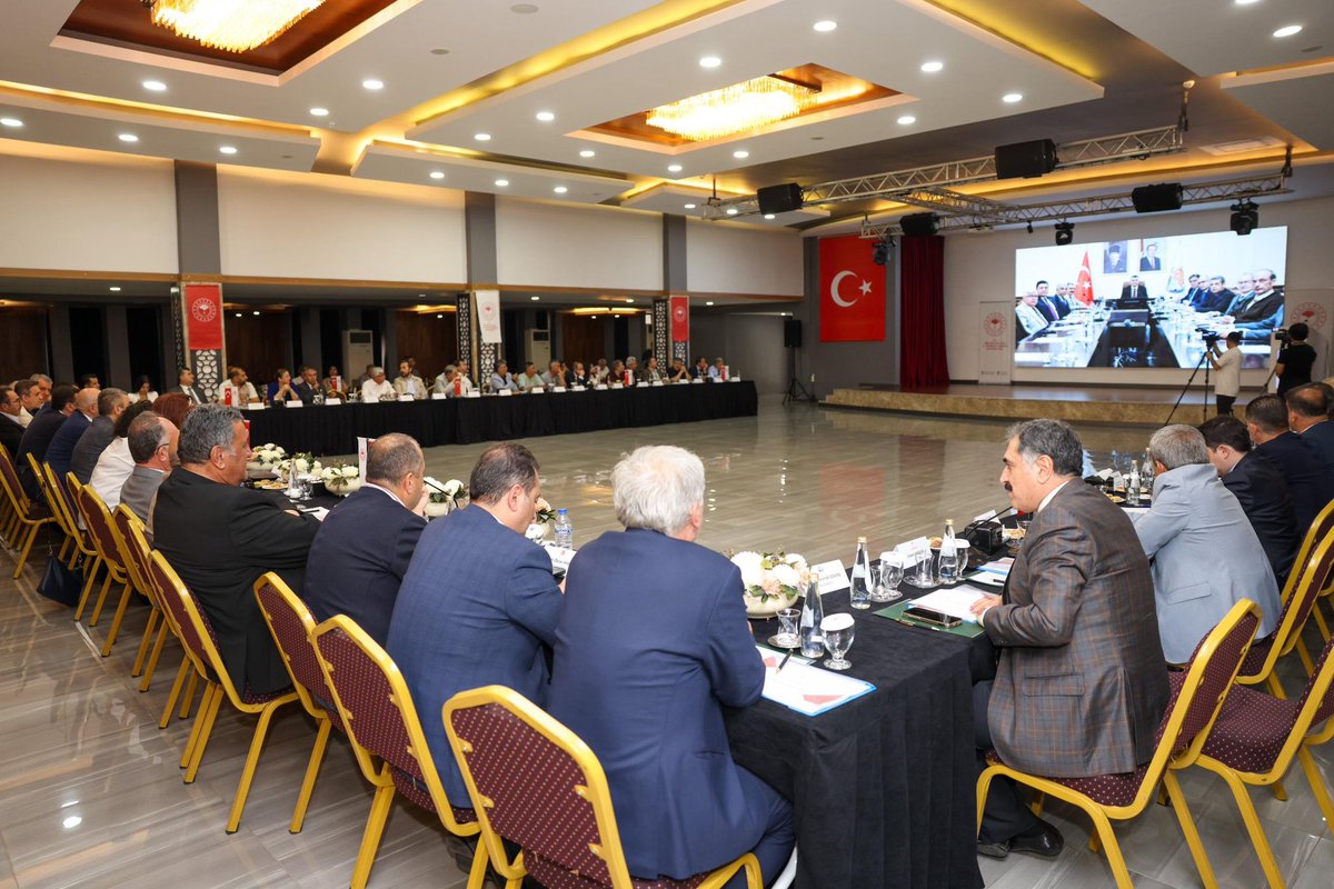 Valimiz Sayın Atilla Toros, TBMM Zirai Don Araştırma Komisyonun katılımıyla gerçekleştirilen istişare ve koordinasyon toplantısına katıldı.

📌 Zirai don olayının tarımsal üretime yansımaları, 
📌 Sonuçlarının değerlendirilmesi ve alınabilecek tedbirler hakkında bilgi