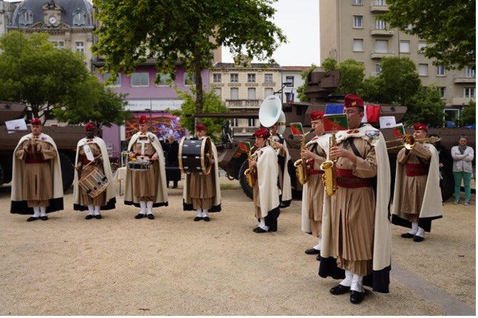 1erSpahis's tweet photo. La fanfare du 1er régiment de spahis ! 🇫🇷
Venez découvrir et redécouvrir la fanfare du 1er régiment de spahis !  Rendez-vous chaque mercredi jusqu’à fin juin, de 10h à 11h au kiosque du Champ de Mars à @VilledeValence !
 Événements à venir :  ➡️ Jeudi 5 juin - Concert à 18h30 au kiosque à Valence
➡️Samedi 14 juin – Aubade à 18h30 sur l’esplanade du Champ de Mars
 
Profitez-en également pour découvrir le stand de l’association Patrimoine, Culture et Histoire des spahis.
Venez nombreux, en famille ou entre amis, pour un moment musical unique au cœur de Valence ! #Spahis #FanfareMilitaire #Valence #MusiqueMilitaire #1erRS #ArméeDeTerre