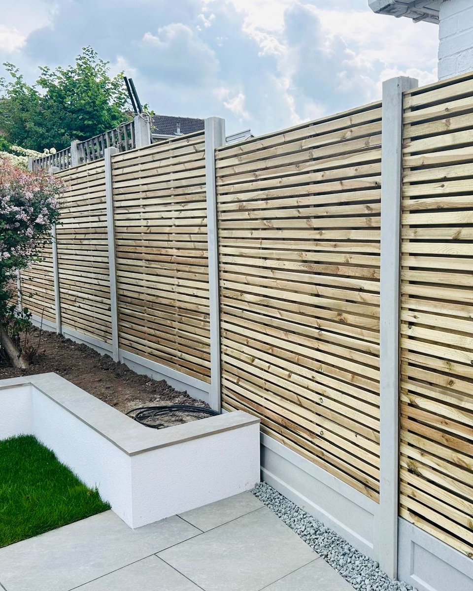 lemonfencing's tweet image. A recent installation of contemporay double slatted panels with concrete posts and gravel boards. Contact us on 01702965620 / 615333 to place your orders for delivery or collection or to get a quote or fitting as well. #LemonFencing #Fencing #Southend #Essex