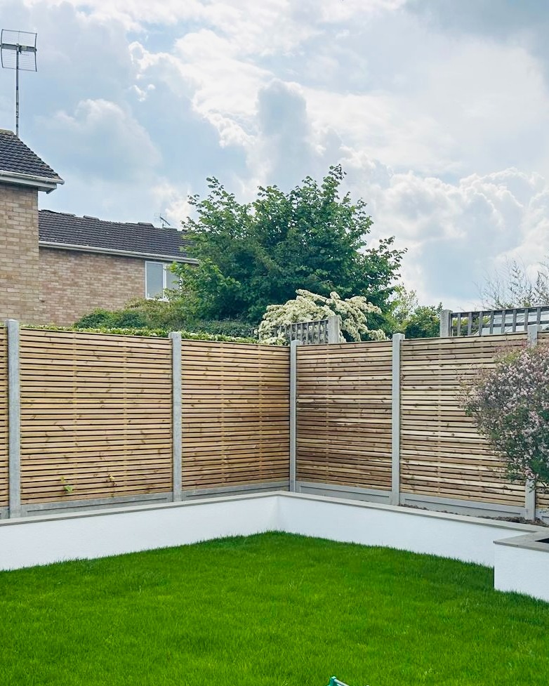lemonfencing's tweet image. A recent installation of contemporay double slatted panels with concrete posts and gravel boards. Contact us on 01702965620 / 615333 to place your orders for delivery or collection or to get a quote or fitting as well. #LemonFencing #Fencing #Southend #Essex