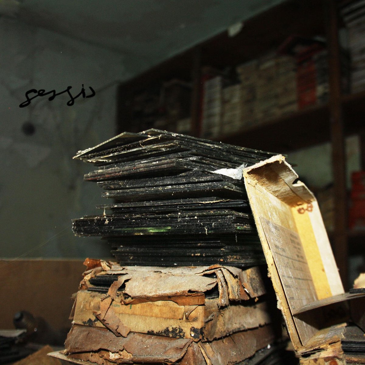 sergis_art's tweet image. Hi, I’m Sergis Hadjiadamos - and this is the official account for Metamorphosis, my long-term art project.

It began with a forgotten archive of early 20th-century glass negatives-damaged by time, humidity, and neglect.