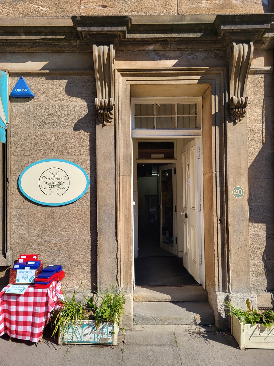 Will it rain? Will the sun come back? Who knows! What we do know is that books are what you need no matter the weather! Luckily for you, we've got plenty - and there's something for everyone! So come on down and have a browse, we'll be here until 5pm! #ChooseBookshops