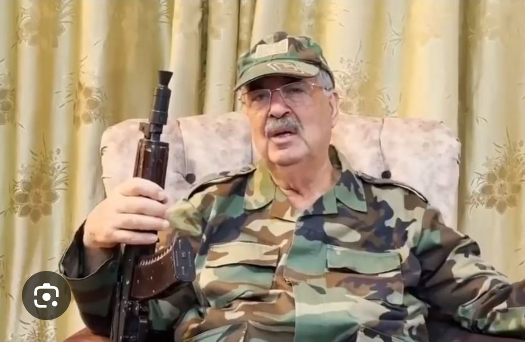 شبيحاً لنظام الأسد ثُم إرهابي داعشي ثم لحضن الجولاني ، إبراهيم خليل العبود جدعان الهفل الذي ساهم بتشييع أغلبية أهل محافظة دير الزور وجعلهم مرتزقة لدى الميليشيات الإيرانية بالتعاون مع شيخ البقارة نواف راغب البشير