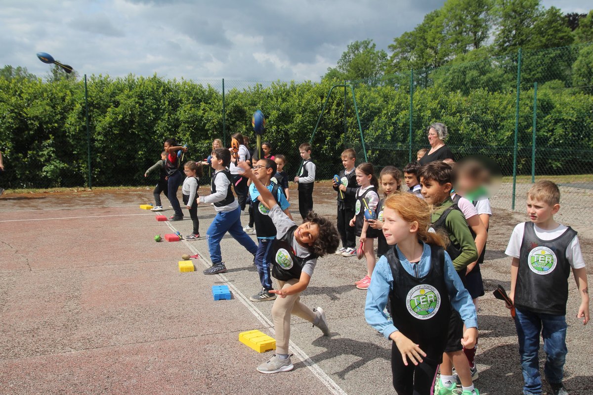 Mardi 27 mai se sont déroulées les Olympiades Cycle 2 des écoles du #TER de la Semouse, à Fontaine-les-Luxeuil. Ce sont plus de 200 élèves qui ont participé à des épreuves sportives, sous le signe du partage et de la fraternité.
<a href="/DelphineRaba/">Delphine Raba</a> 
<a href="/DSDEN70/">DSDEN de la Haute-Saône</a>