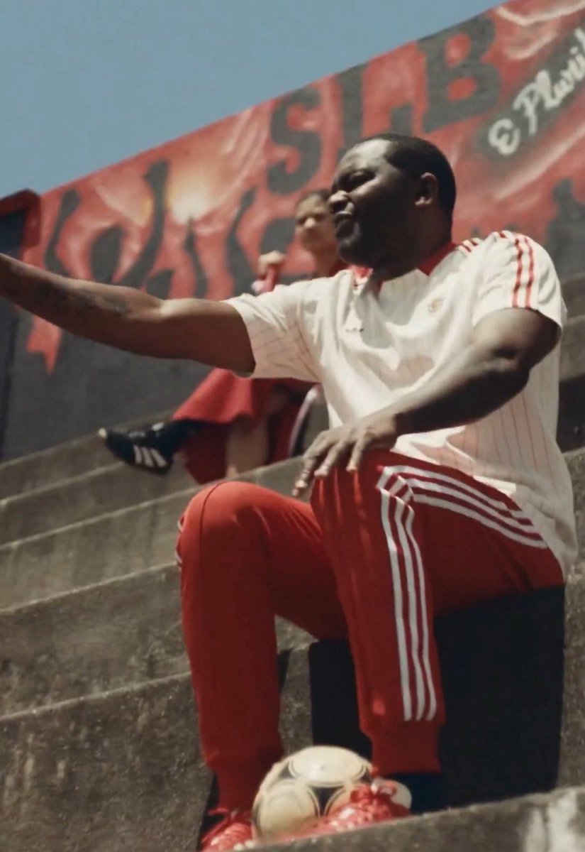 Levem já o meu dinheiro 💸💸💸

Coisa linda Benfica 🥰🥰

Parabéns por apresentarem algo diferente. E não precisa ter cores estranhas nem emblemas monocromáticos. 

Assim sim…à Benfica 🔴⚪️