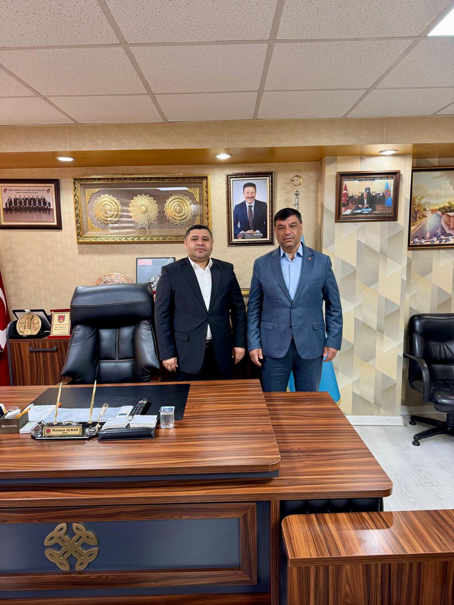 Şanlıurfa Şoförler ve Otomobilciler  Esnaf oda başkanı İmam Bakır Alkan’ı yeni işyerinde ziyaret ettik.
<a href="/imamalkann63/">İmambakır Alkan</a>

Şehrimizin gelişimi için emek sarfeden herkese en kalbi duygularımla teşekkür ederim . İlgi Ve Alakasından dolayı Çok teşekkür ederim. 
#ANAVATAN #PARTİSİ