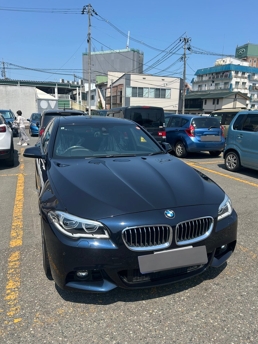 HayatoRq9t's tweet photo. BMW 523d MスポーツLCI納車しました。

デジタルメーターやリヤシートヒーターにサンシェードまで付いてる個体です。

人生初めての外装が黒色になりました。

#BMW
#5シリーズ
#523d
#Mスポーツ https://t.co/FtvgQoYZka