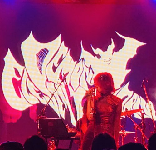今夜のSithterはゲストVoを迎えます。
ドゥームフェスの後に日本観光中のDemon &amp; Eleven ChildrenのVo"AKINASHI"ちゃんが京都に登場します。
是非ご覧ください🌹
