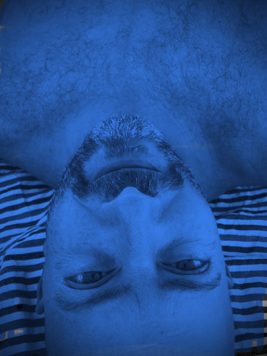 andreaguardo's tweet photo. #blue #beardman #sea https://t.co/BK9llcqrIx