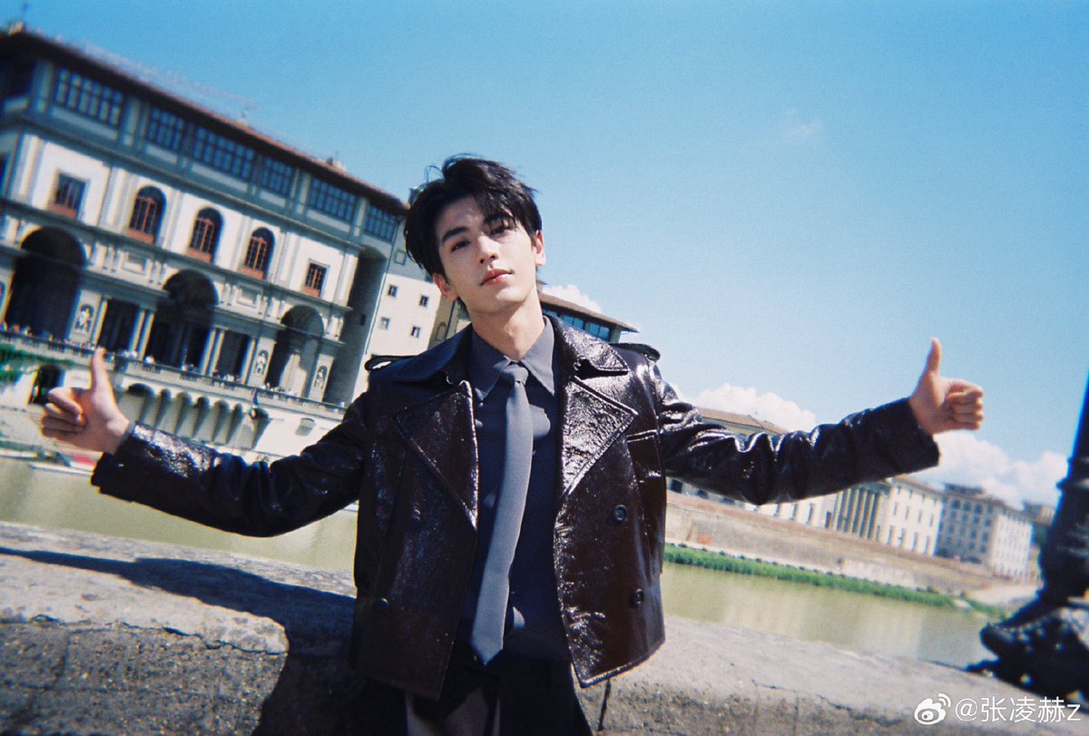 #ZhangLinghe shares new snaps

More - weibo.com/7051114584/517…