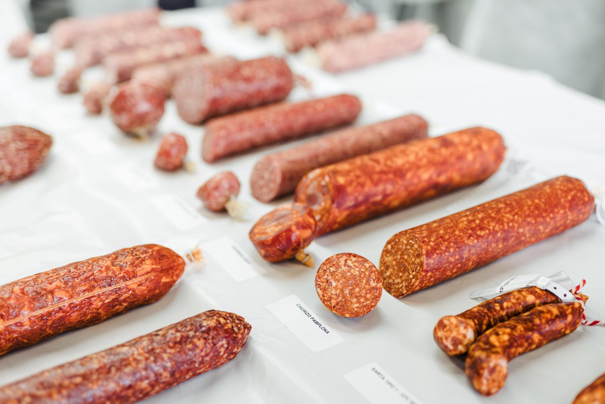 irtacat's tweet photo. La setmana passada vam celebrar l’11è Curs Internacional de Productes #carnis crus-curats i salaons, amb professionals vinguts de Canadà, Bulgària, Sèrbia, Brasil, Estònia, Noruega i Finlàndia.🌍
#IRTA #recerca #innovació #alimentació #embotits #carni https://t.co/noXPbI4gQh