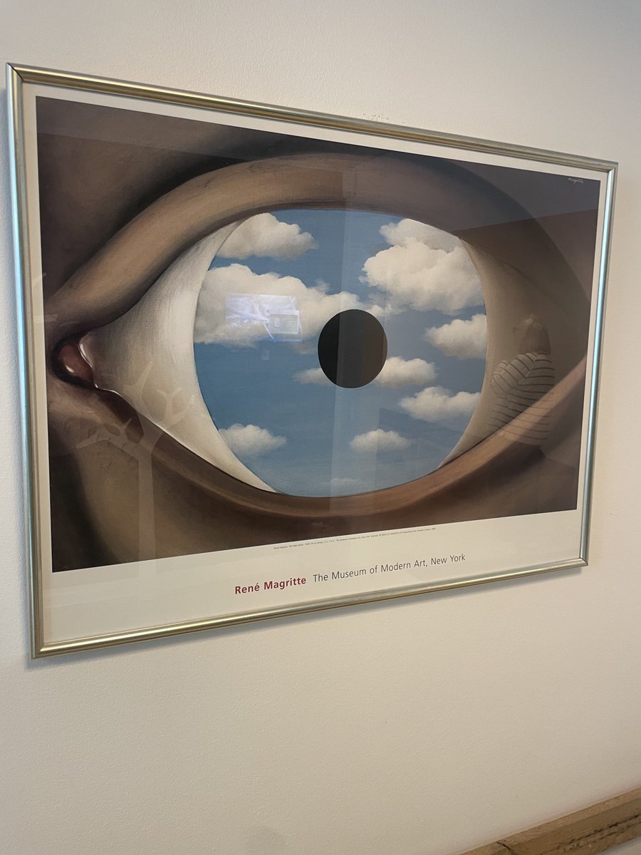 Lægens venteværelse håner mig.