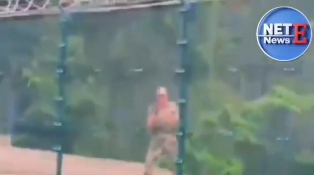 TIgerNS3's tweet image. A brave BSF jawan stopped Bangladeshis from filming sensitive border areas. 

Despite warnings, they refused, but fled when he took a firm stand—showing BSF’s strength and resolve.💪🔥🔫 #Deportation
#Bangladeshi #rohingyas #BSF
#BorderSecurityForce #Deport