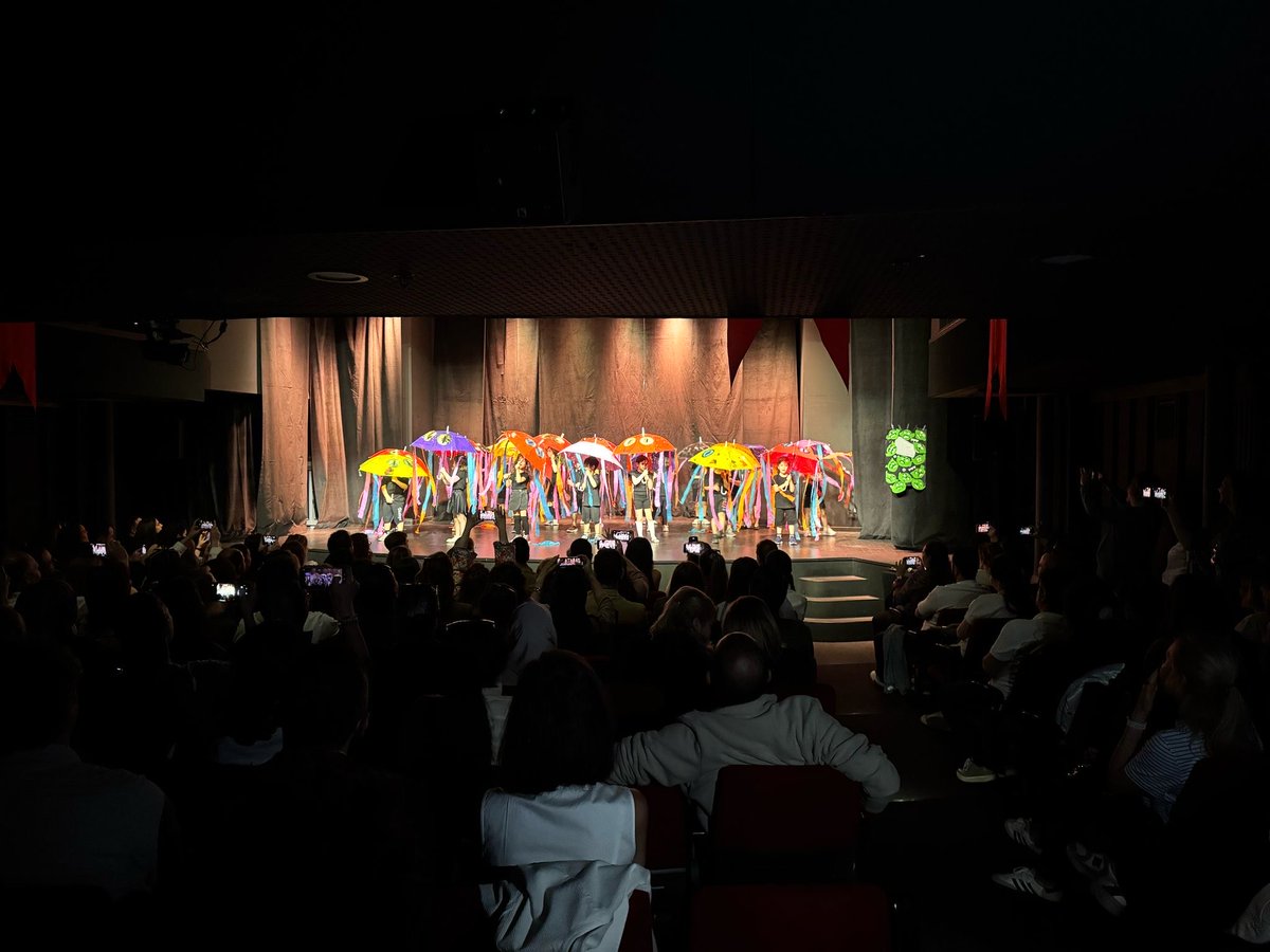 LotiLycee's tweet photo. Des moments forts en émotions pour les "Talents du Primaire" 2025 ! Les élèves ont brillé en théâtre, danse et poésie. Bravo à tous pour votre créativité et votre courage. Merci aux enseignants, aux parents présents et au jury engagé.
@aefeinfo https://t.co/wLfiHI4k5Y