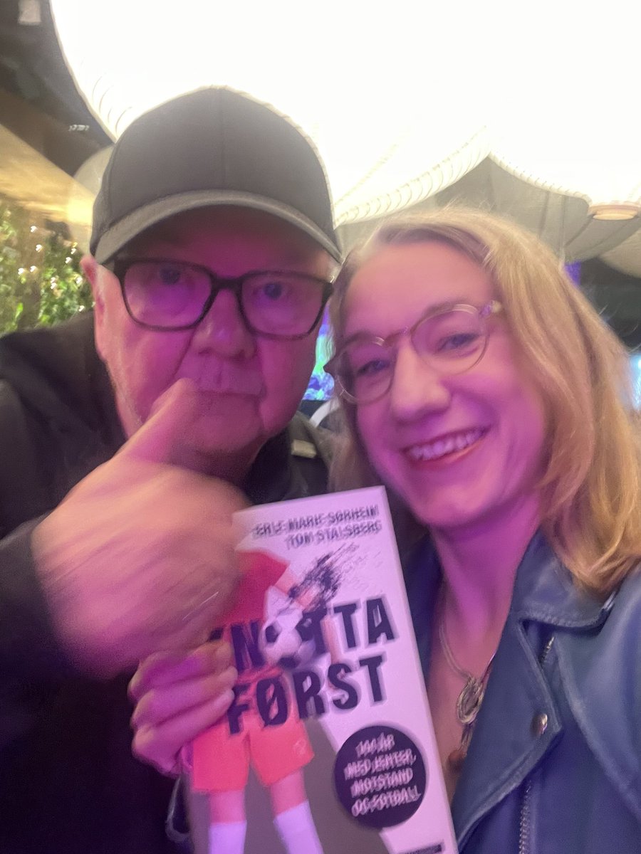Fikk snakke om kvinnefotball og boka vår Knotta først i en halvtime i dag tidlig på Nitimen. Tune in, eller kjøp bok! Eller begge deler. God start på uka. <a href="/tomskalle/">tomstalsberg</a> <a href="/CappelenDamm/">Cappelen Damm</a>