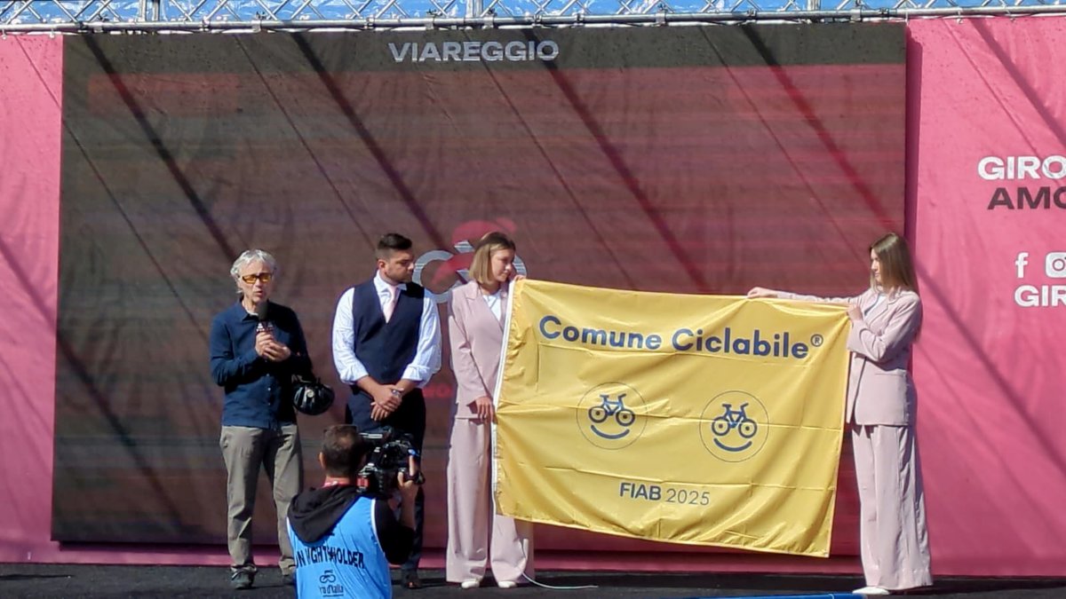 PtitHotel's tweet photo. La #Versilia che ci piace 🚴‍♀️🤸‍♂️🤹‍♂️🏄‍♀️ Buon 2 Giugno a tutti!  #FestadellaRepubblica https://t.co/6xuuZJAsDk