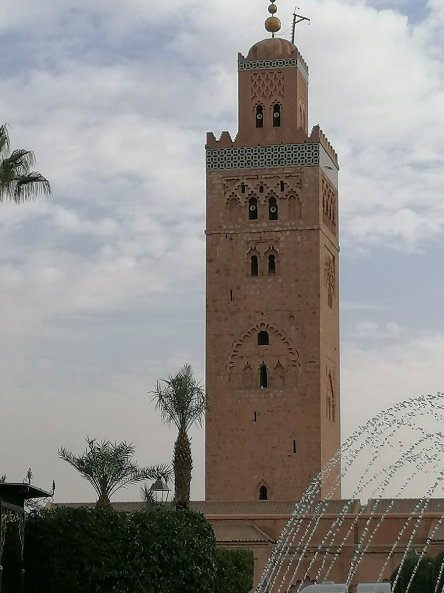 skymanuelima's tweet photo. O #minarete da #mesquita #Kutubia, foi usado como modelo para a La Giralda, em Sevilha e para a Torre Hassan, em Rabat. A mesquita Kutubia ou Koutoubia rodeada por belos jardins é um dos monumentos + representativos da cidade de #Marrakech (#Marrocos). #travelphotografy #viagens https://t.co/RKEf4O9hp3