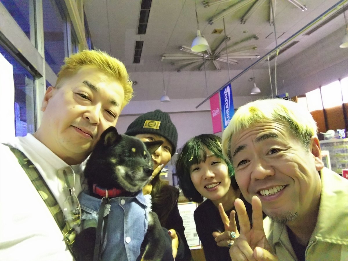 yas0111sun0923's tweet photo. 2025年5月31日(土)
瓜連AMAYA★SPACE
"土曜の夜は魂の叫びを"
ステージ終演後に写真を撮ってもらいました〜✨✨✨
楽しかった〜🎵^^
①夢奈ちゃんとライナーズ🩷
②夢摘さんとライナーズ🩷
③ちよりんとライナーズ🩷
④日々かりめろとライナーズ🩷
#日々かりめろ
#夢奈
#夢摘
#AMAYASPACE https://t.co/lf1rhhrG8K