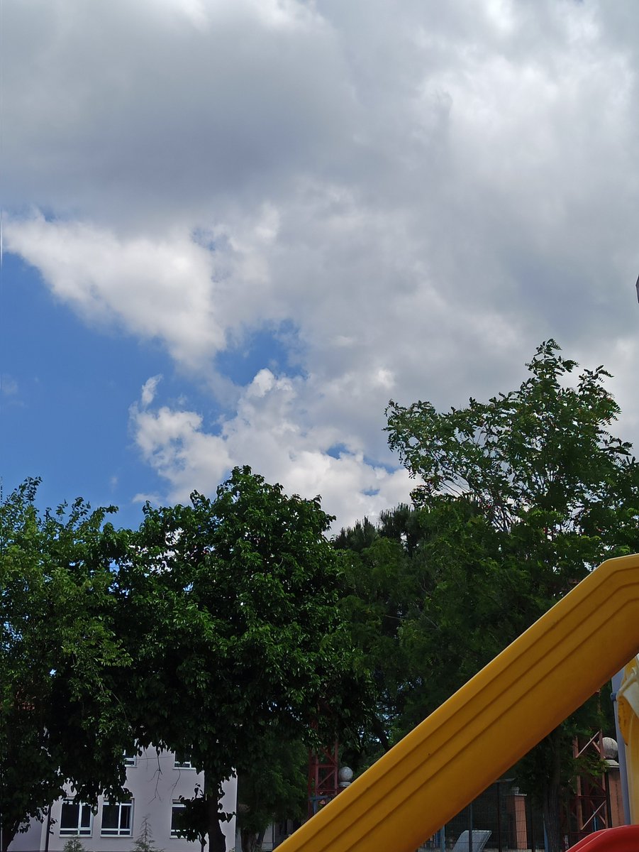 Okulun sonuna doğru park günlükleri gerçi her an yağmur da yağabilir 🌦️🛝