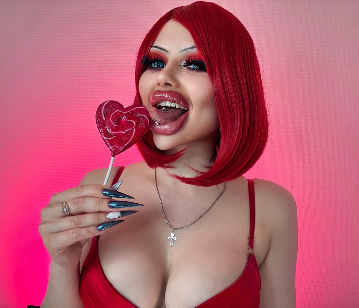 My tongue is sweeter than a candy🍭