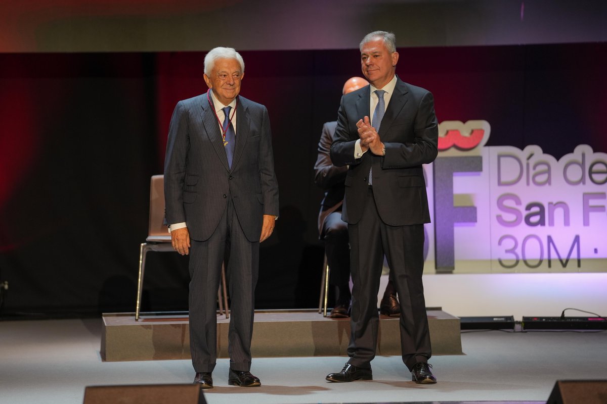 Propeller Club Sevilla (@propellersevi) on Twitter photo Contentos y muy orgullosos por nuestros socios don Francisco Herrero, presidente de la <a href="/camaradesevilla/">Cámara de Comercio de Sevilla</a> y <a href="/LamaignereSpain/">Lamaignere Cargo</a>, y <a href="/AnaLlopisB/">Ana Llopis</a>, presidenta de <a href="/LlopisAmbiental/">LLOPIS Servicios Ambientales</a>, que han recibido la medalla de la Ciudad de Sevilla 2025 <a href="/Ayto_Sevilla/">Ayuntamiento de Sevilla</a>.
¡Enhorabuena por el reconocimiento! Contentos y muy orgullosos por nuestros socios don Francisco Herrero, presidente de la <a href="/camaradesevilla/">Cámara de Comercio de Sevilla</a> y <a href="/LamaignereSpain/">Lamaignere Cargo</a>, y <a href="/AnaLlopisB/">Ana Llopis</a>, presidenta de <a href="/LlopisAmbiental/">LLOPIS Servicios Ambientales</a>, que han recibido la medalla de la Ciudad de Sevilla 2025 <a href="/Ayto_Sevilla/">Ayuntamiento de Sevilla</a>.
¡Enhorabuena por el reconocimiento!