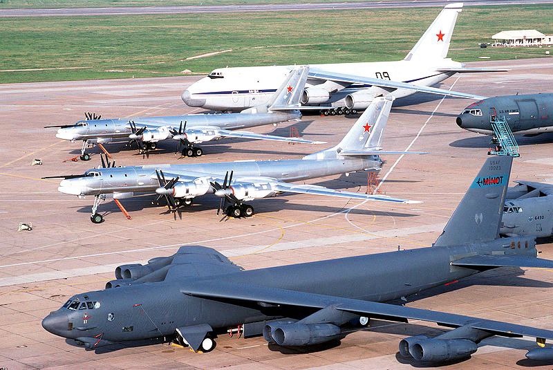 Lexa 🇩🇪 (@rebew_lexa) on Twitter photo 🇷🇺🇺🇦 Bisher wurden laut Videos und visuellen Beweisen fünf strategische Bomber vom Typ Tu-95 sowie ein Transporter zerstört. Der Angriff auf nur zwei Stützpunkte war erfolgreich, die beiden anderen sind gescheitert. Warum hat Russland diese Bomber ungeschützt gelassen? Wegen der 🇷🇺🇺🇦 Bisher wurden laut Videos und visuellen Beweisen fünf strategische Bomber vom Typ Tu-95 sowie ein Transporter zerstört. Der Angriff auf nur zwei Stützpunkte war erfolgreich, die beiden anderen sind gescheitert. Warum hat Russland diese Bomber ungeschützt gelassen? Wegen der