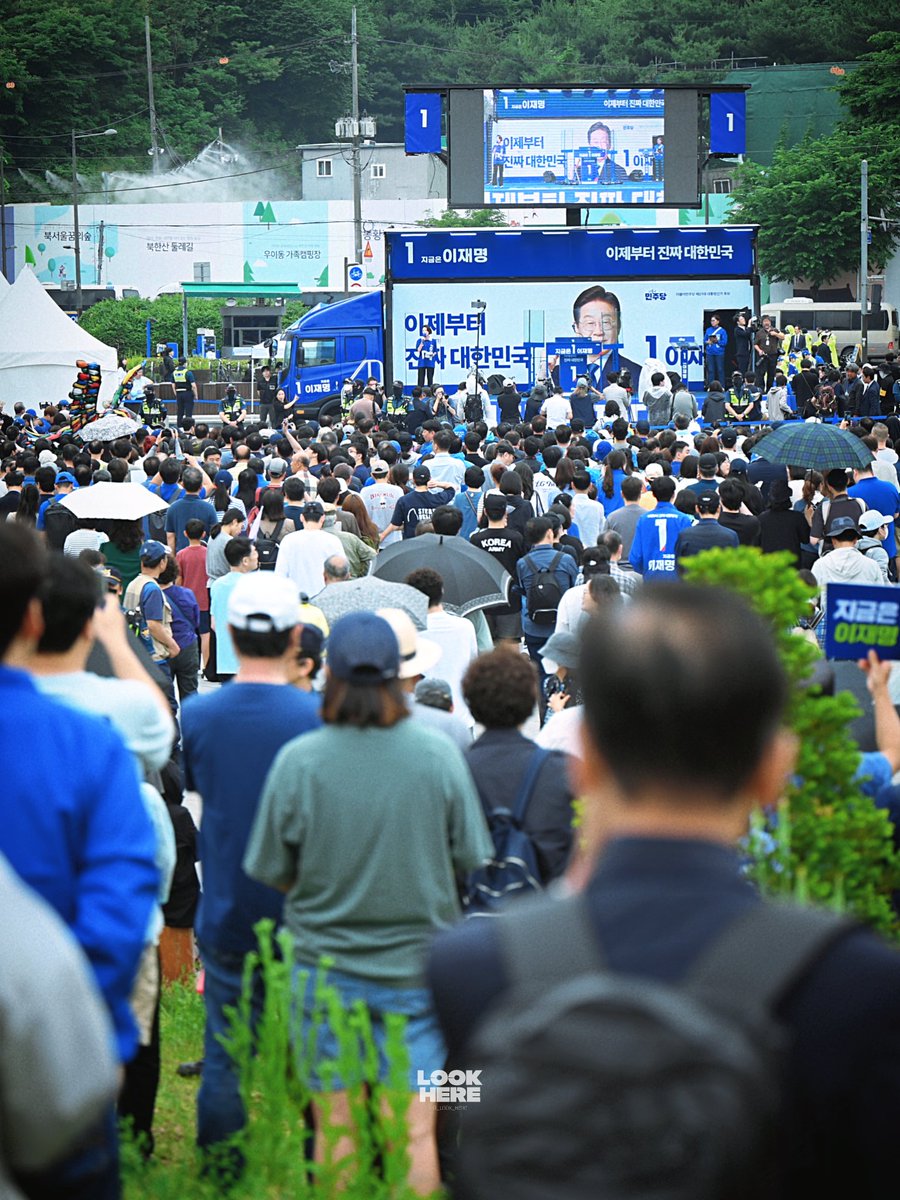 _look_here's tweet image. 250602 📸 

도봉 유세에서
목이 가도록 외치는

#안귀령 @anngwiryeong
#이제부터진짜대한민국 #이재명