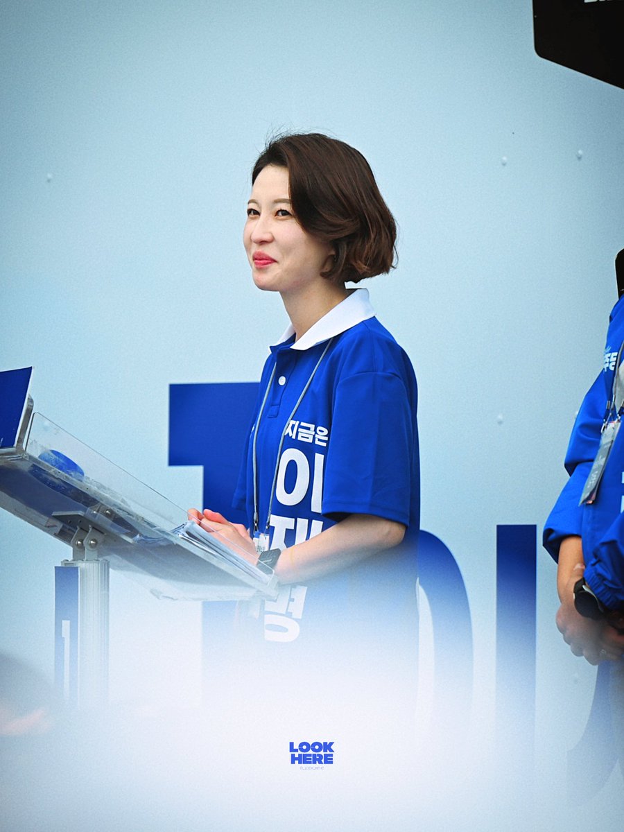 _look_here's tweet image. 250602 📸 

도봉 유세에서
목이 가도록 외치는

#안귀령 @anngwiryeong
#이제부터진짜대한민국 #이재명